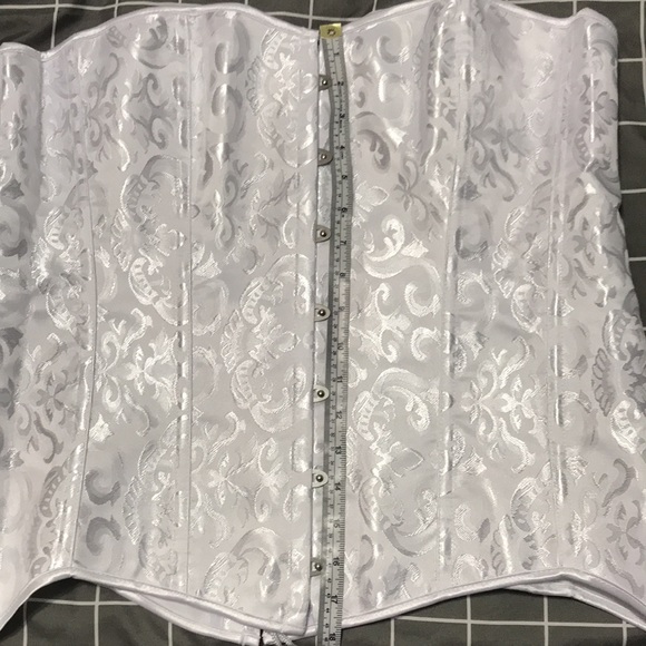 Gorgeous white corset - Picture 4 of 4